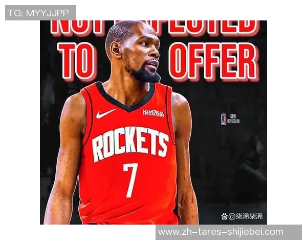 杜兰特与大一时期女同学重逢 KD妈妈也与其合影 网友戏弄：成婚吧