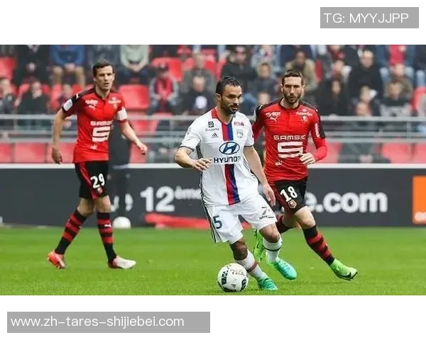 本周末巴黎FC对阵雷恩，背面是LV和开云集团足球职业的角力